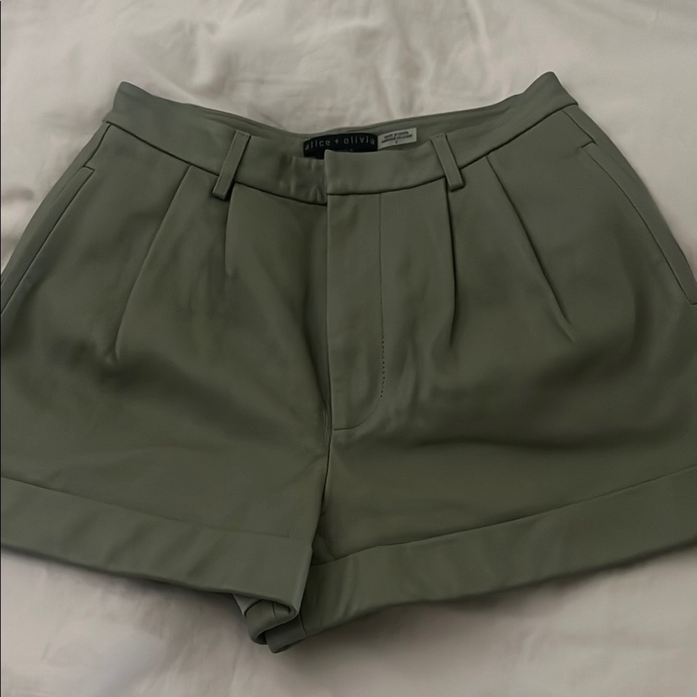 Alice + Olivia Women's leather Green Short size 2
